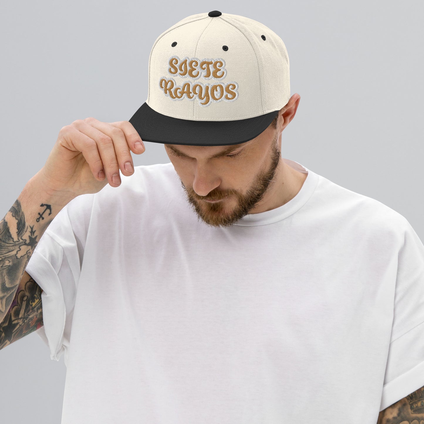 SIETE RAYOS Reverse Script Snapback hat